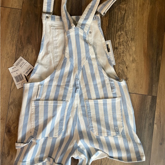Women’s size 5 blue and white stripe denim shortalls. - Picture 4 of 4